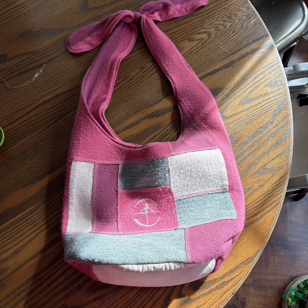 wear moi bucket shoulder bag